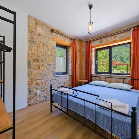 Kizilbella 2, Lueks Havuzlu Korunakli Tas