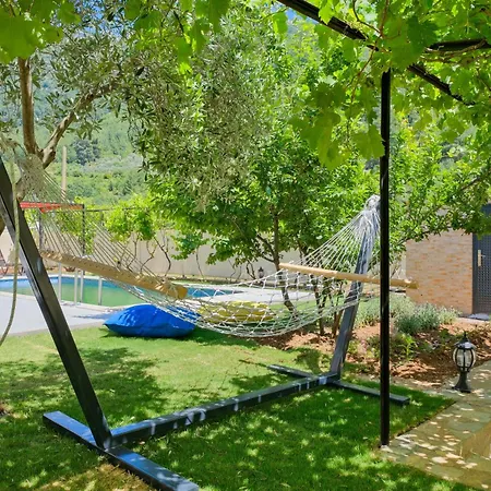 Kizilbella 2, Lueks Havuzlu Korunakli Tas