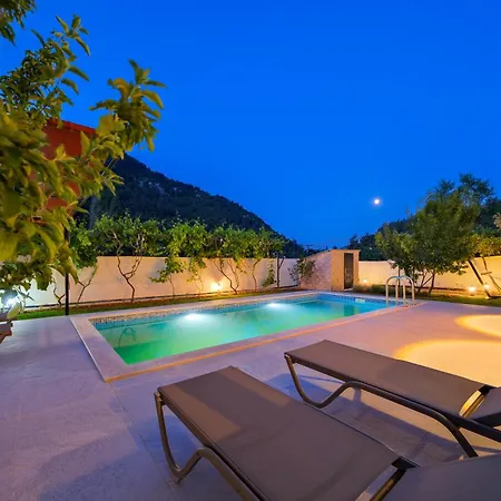 Kızılbella 2, Lüks Havuzlu Korunaklı Taş Fethiye