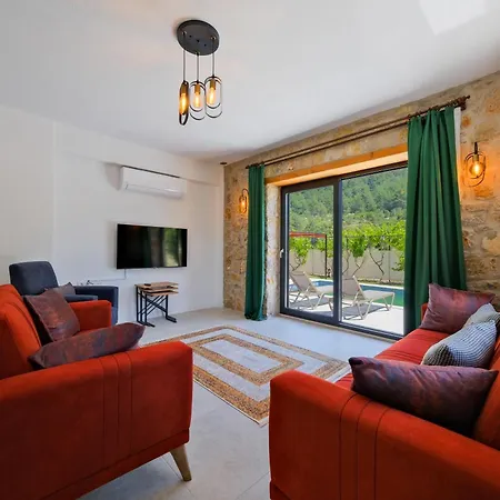 Kizilbella 2, Lueks Havuzlu Korunakli Tas 페티예