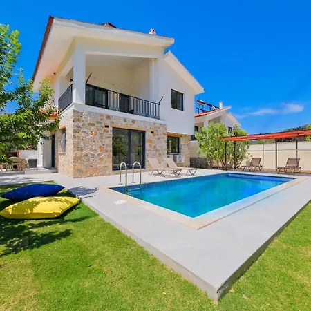 Kizilbella 2, Lueks Havuzlu Korunakli Tas Villa