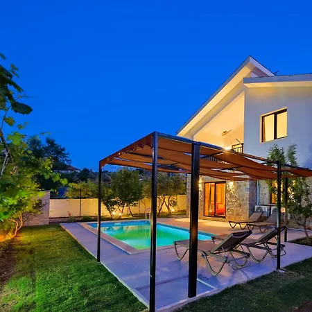 Kızılbella 2, Lüks Havuzlu Korunaklı Taş * Fethiye