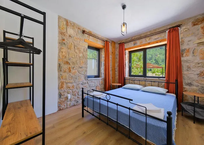 Kizilbella 2, Lueks Havuzlu Korunakli Tas