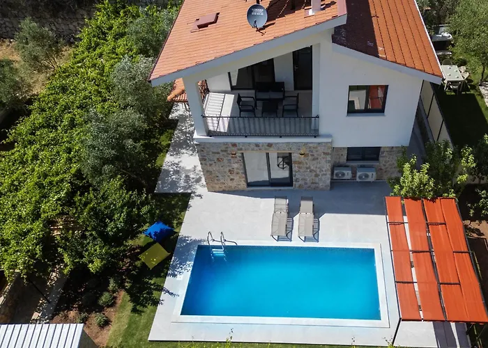 Kizilbella 2, Lueks Havuzlu Korunakli Tas Villa *